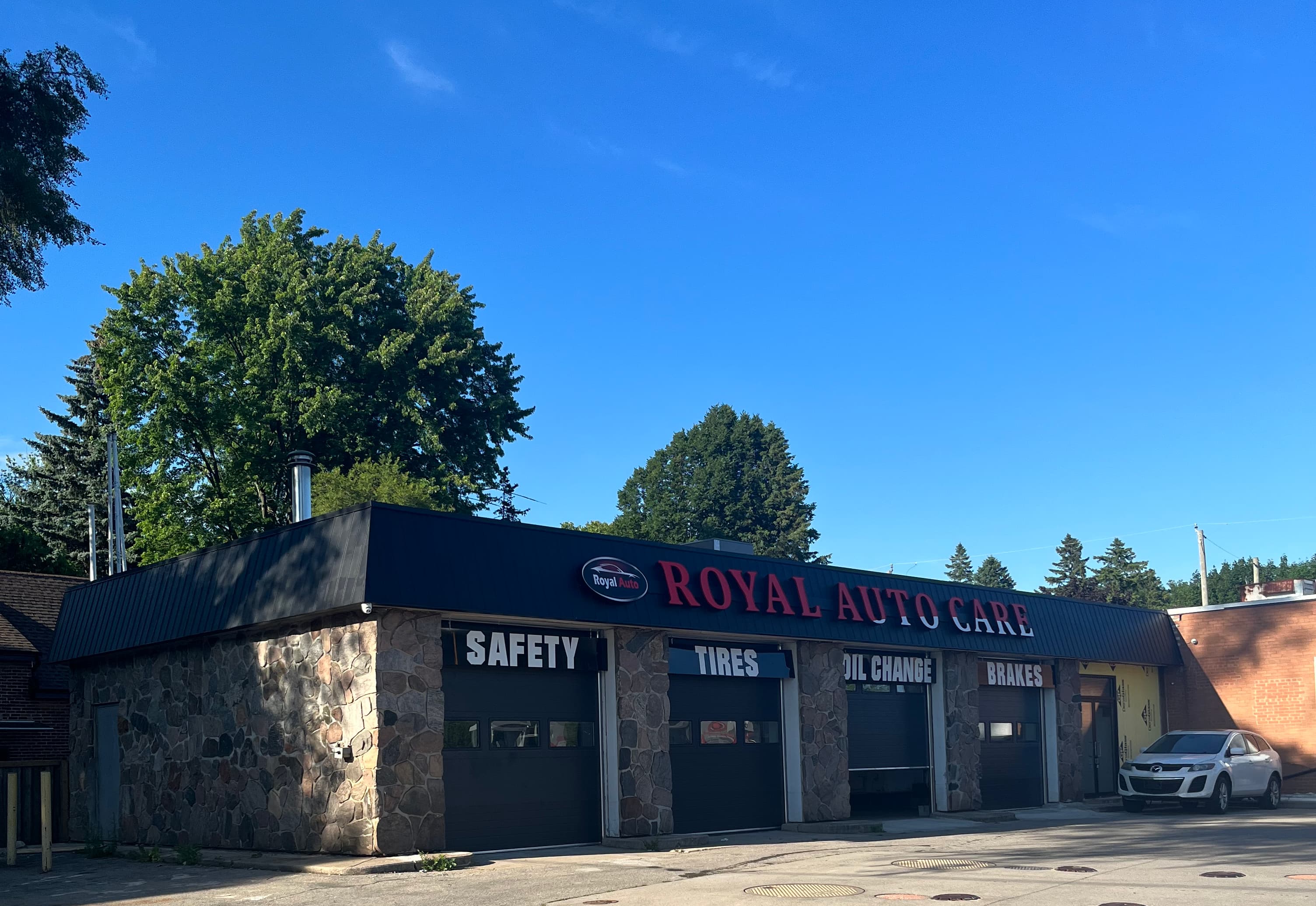 Royal Auto Care shop outside